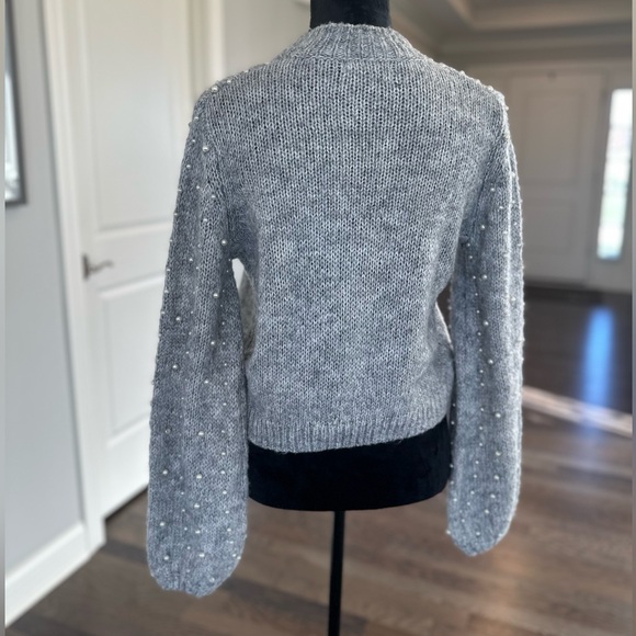 🎈Urban Outfitters Women Gray Pearl Beaded Mock Neck Balloon Sleeve Sweater XS - Picture 5 of 12